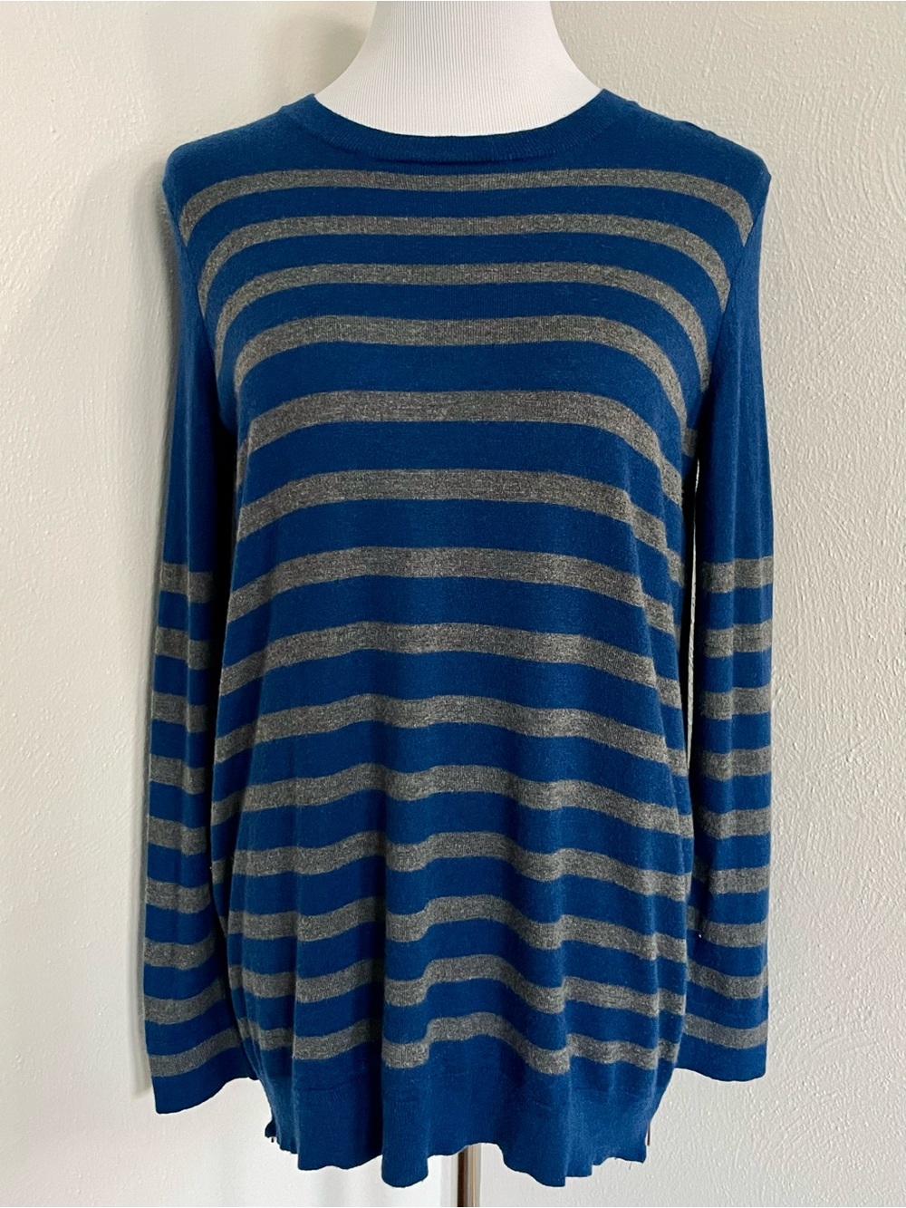 Ann Taylor Blue and Gray Striped Women's Sweater - Classic Crewneck Size M